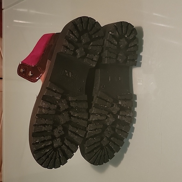 Multi Colored fashion boots like new size 7 and half - Picture 5 of 7